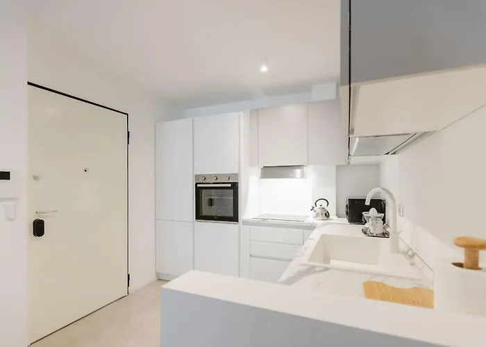 Black & Light * ميلان