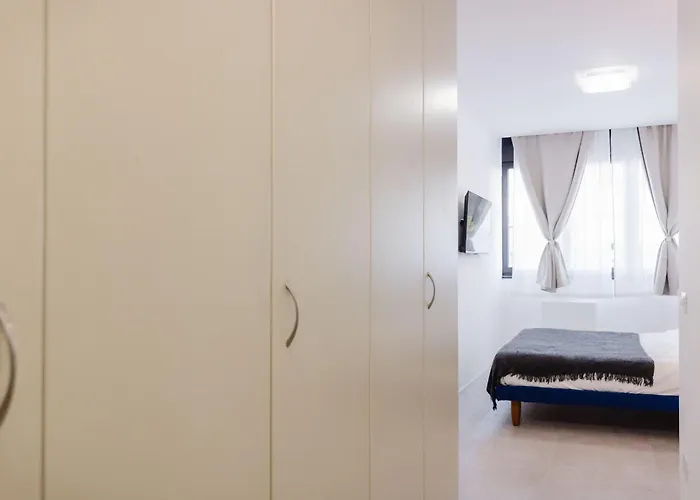 شقة Black & Light *