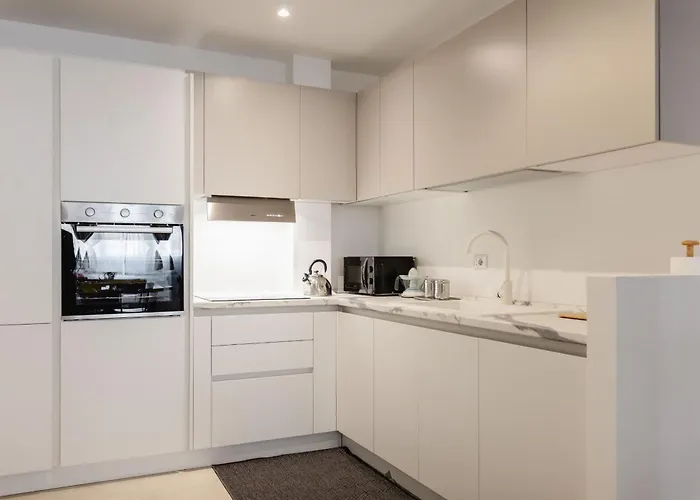 Black & Light ميلان