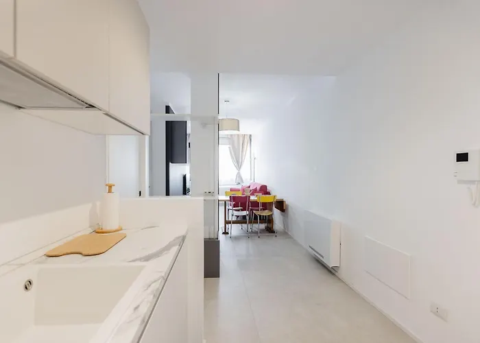 Black & Light * ميلان