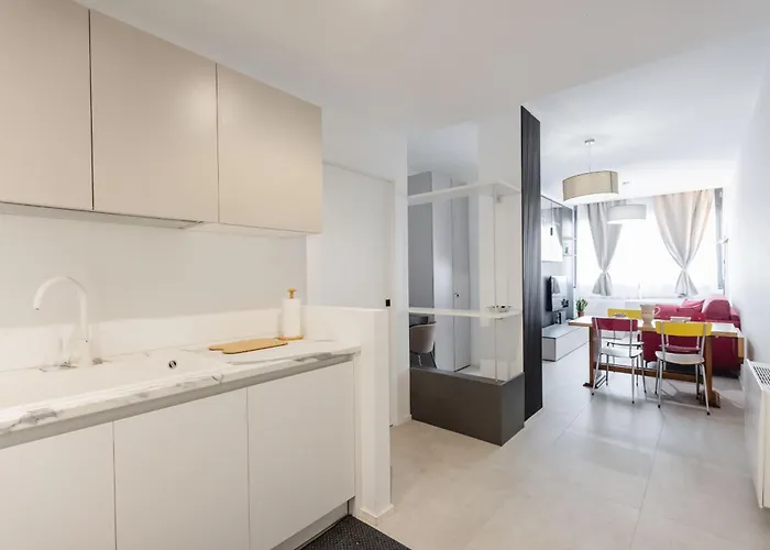 شقة Black & Light