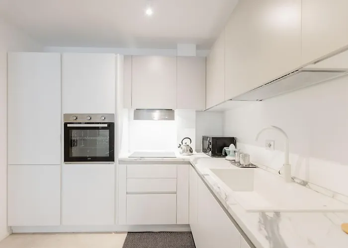 Black & Light * ميلان