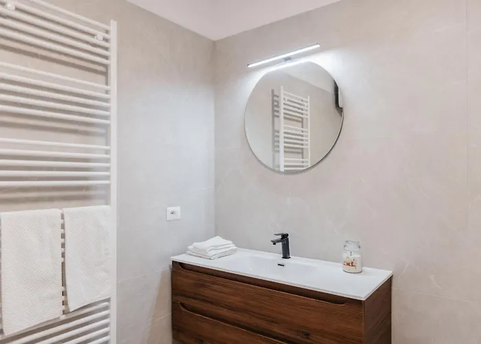 شقة Black & Light *