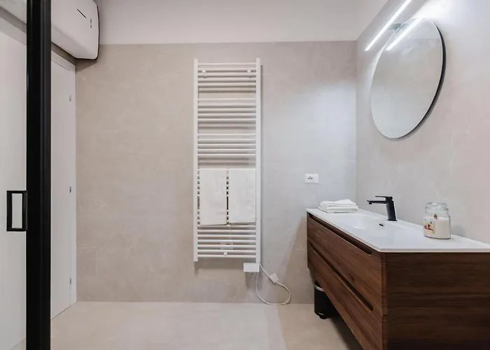 Black & Light ميلان