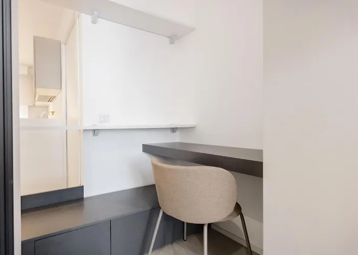 Black & Light * ميلان