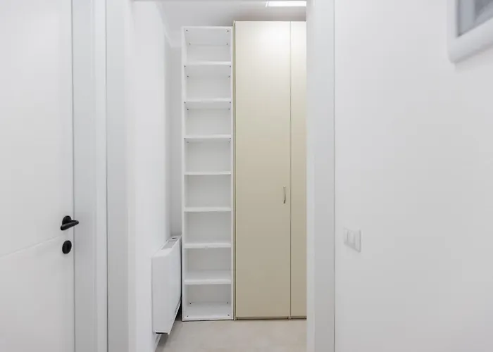 شقة Black & Light